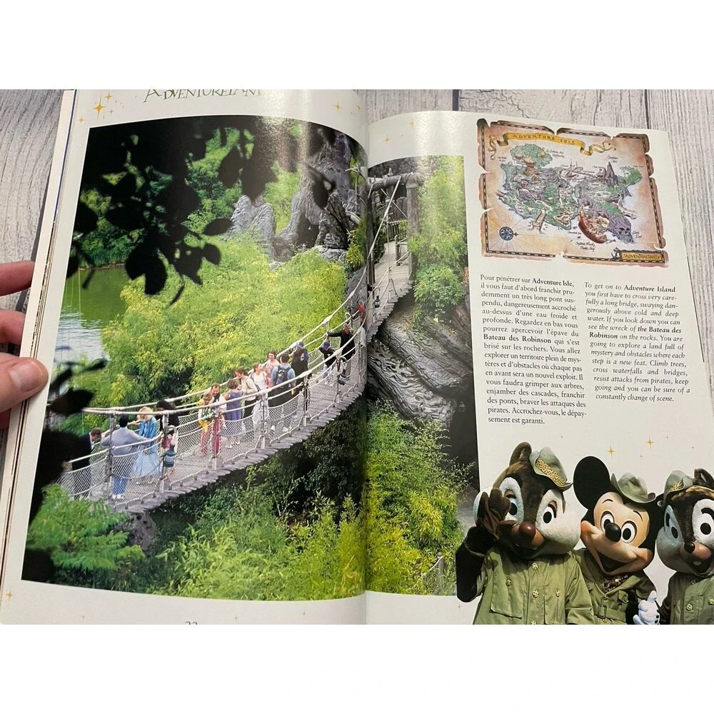 Vintage Vtg 1999 Disneyland Paris Souvenir Book Brochure